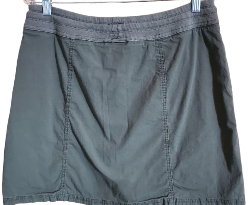 CROFT & BARROW 14 PLUS SIZE MILITARY GREEN DRAWSTRING STRETCH CARGO MINI SKIRT - Picture 2 of 5
